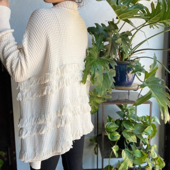 🏷 Sold | White Woven Tapestry Cardigan - Picture 4 of 7